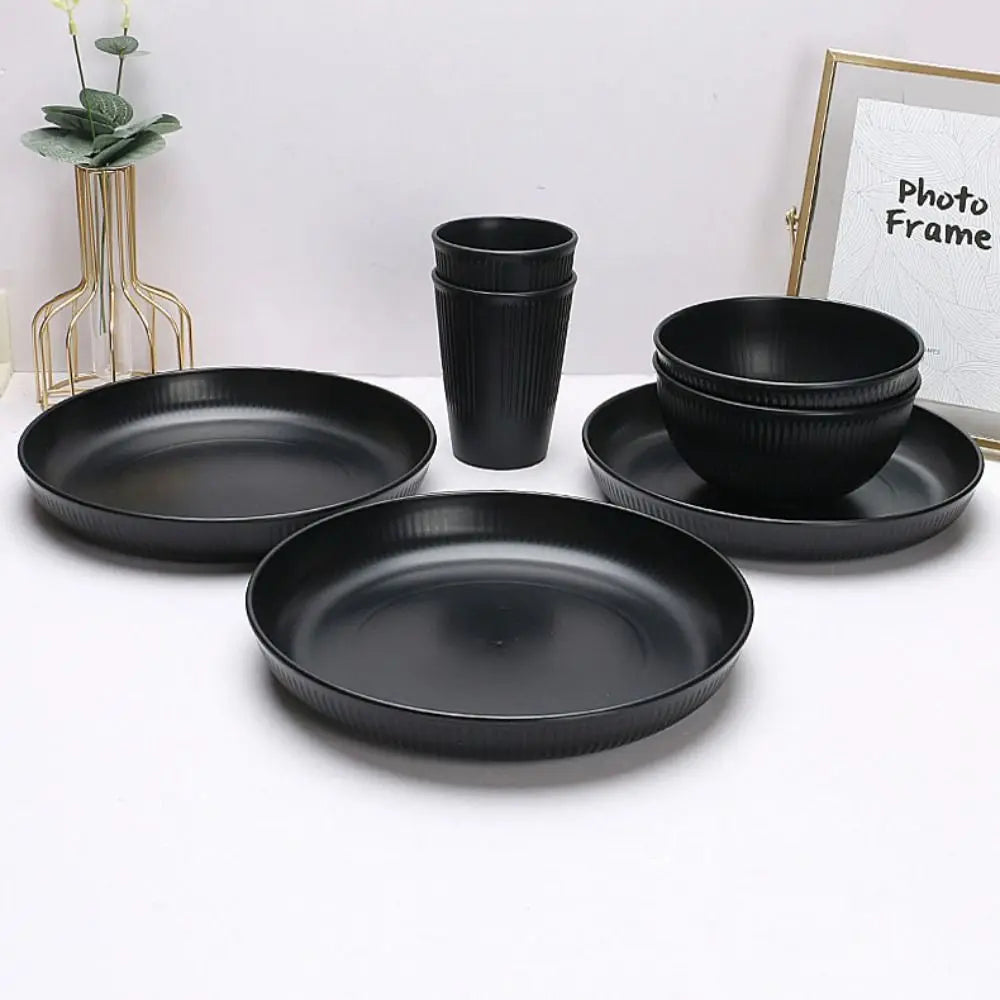 Black plastic cutlery set plates spitting dishes bowl cups cutlery for outdoor camping party